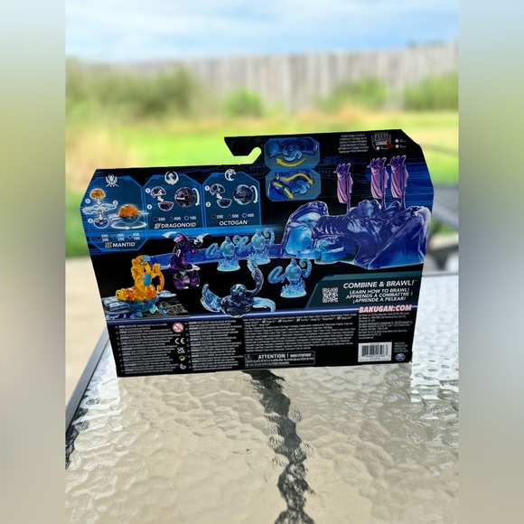 Bakugan Deluxe Training Playset with Special Attack Mantid, Dragonoid, and Octog - Picture 13 of 15